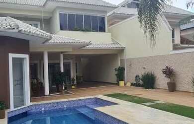 Imagem: A casa em condomínio possui 4 Dormitórios, 5 Banheiros, 2