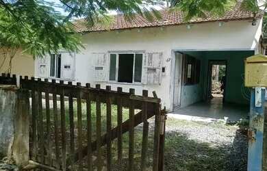 Imagem: A casa possui 2 Dormitórios, 1 Banheiro, 1 Vaga na garagem