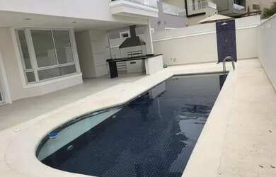 Imagem: A casa em condomínio possui 4 Dormitórios, 5 Banheiros, 4