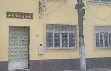 Imagem: A casa possui 4 Dormitórios, 2 Banheiros e 100m² de Área