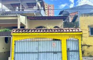 Imagem: A casa possui 1 Dormitório, 1 Banheiro, 1 Vaga na garagem e