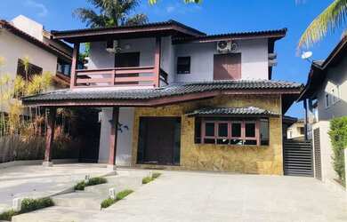 Imagem: A casa em condomínio possui 5 Dormitórios, 5 Banheiros, 2