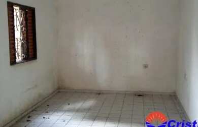 Imagem: A casa possui 3 Dormitórios, 2 Banheiros, 4 Vagas na garagem