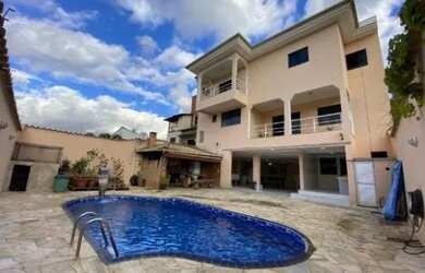 Imagem: A casa possui 5 Dormitórios, 4 Banheiros, 4 Vagas na garagem