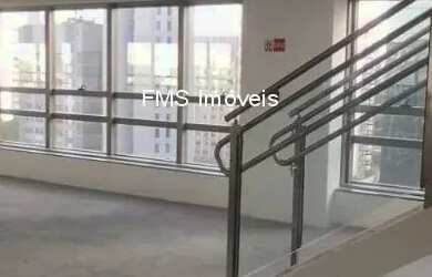 Imagem: O depósito possui 5 Vagas na garagem, 4443m² de Área e está