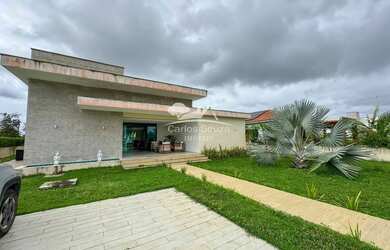 Imagem: A casa em condomínio possui 3 Dormitórios, 4 Banheiros, 210m²