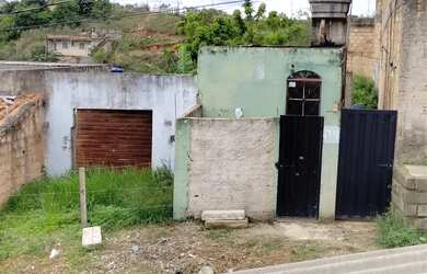 Imagem: A casa possui 1 Dormitório, 1 Banheiro, 5 Vagas na garagem