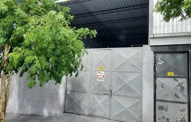 Imagem: O depósito possui 1 Vaga na garagem, 400m² de Área e está