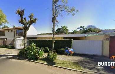 Imagem: A casa possui 4 Dormitórios, 5 Banheiros, 3 Vagas na garagem