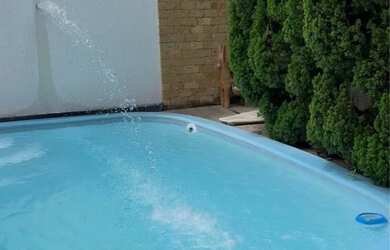 Imagem: A casa possui 4 Dormitórios, 4 Banheiros, 2 Vagas na garagem