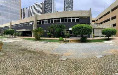 Imagem: O depósito possui 5 Vagas na garagem e 2450m² de Área e está