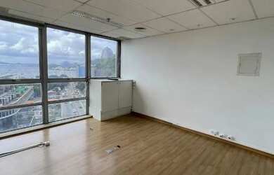 Imagem: O depósito possui 1 Vaga na garagem, 287m² de Área e está