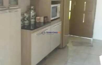 Imagem: A casa possui 2 Dormitórios, 1 Banheiro, 3 Vagas na garagem