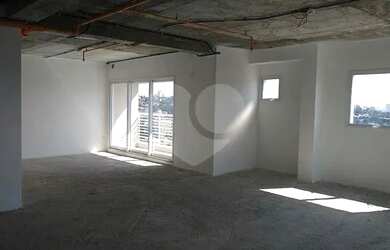 Imagem: O depósito possui 5 Vagas na garagem, 46m² de Área e está