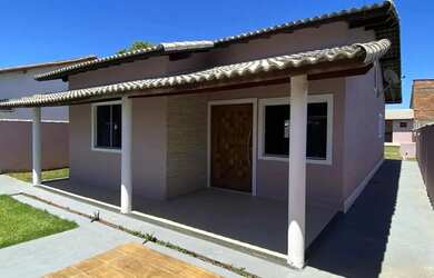 Imagem: A casa possui 3 Dormitórios, 1 Banheiro, 3 Vagas na garagem