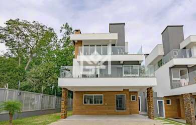 Imagem: A casa possui 3 Dormitórios, 4 Banheiros, 4 Vagas na garagem