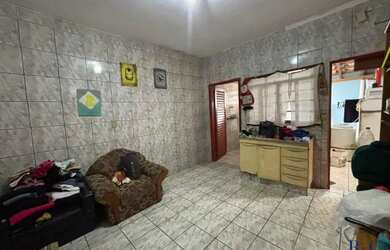 Imagem: A casa possui 3 Dormitórios, 2 Banheiros, 1 Vaga na garagem