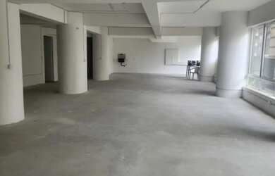 Imagem: O depósito possui 342m² de Área e está localizado em Centro