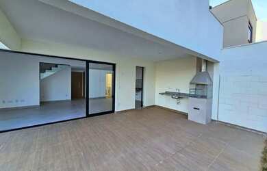 Imagem: A casa possui 4 Dormitórios, 4 Banheiros, 4 Vagas na garagem