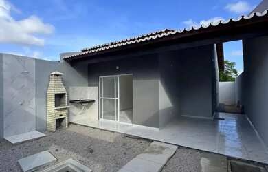 Imagem: A casa possui 2 Dormitórios, 2 Banheiros, 2 Vagas na garagem