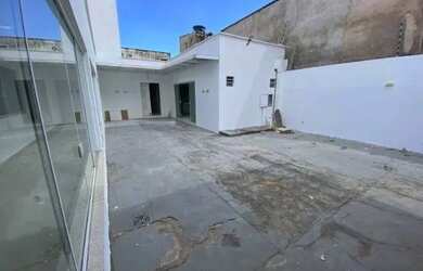 Imagem 3: Isaías Imóveis Vende Casa Comercial no Calhau em Frente ao Ranagedor