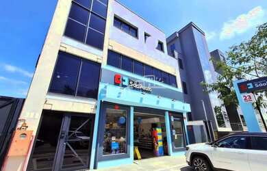 Imagem: O depósito possui 5 Vagas na garagem e 260m² de Área e está