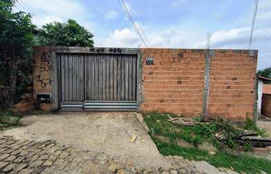 Imagem: A casa possui 2 Dormitórios, 2 Banheiros, 1 Vaga na garagem