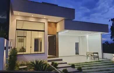 Imagem: A casa em condomínio possui 3 Dormitórios, 1 Banheiro, 4 Vagas