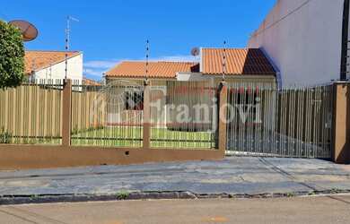 Imagem: A casa possui 3 Dormitórios, 2 Banheiros, 96m² de Área e