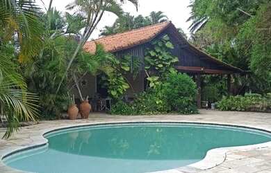 Imagem: A chácara possui 10.000m² de Área, Piscina, Varanda e está