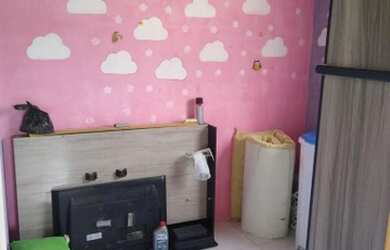 Imagem: A casa à venda possui 2 Dormitórios, 1 Banheiro, 1 Vaga na