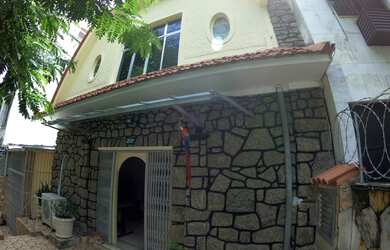 Imagem: A casa possui 3 Dormitórios, 2 Banheiros e 180m² de Área