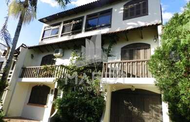 Imagem: A casa em condomínio possui 5 Dormitórios, 4 Banheiros, 4