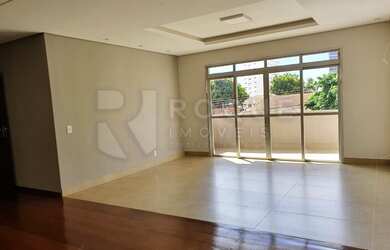 Imagem: O apartamento possui 4 Dormitórios, 1 Banheiro, 1 Vaga na garagem