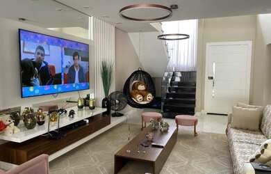 Imagem: A casa em condomínio possui 3 Dormitórios, 1 Banheiro, 4 Vagas