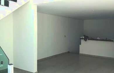 Imagem: A casa possui 3 Dormitórios, 3 Banheiros, 4 Vagas na garagem