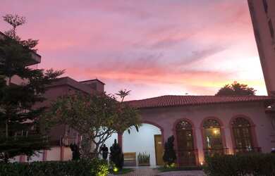 Imagem: O depósito possui 5 Vagas na garagem, 300m² de Área e está