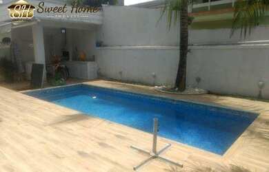 Imagem: A casa possui 4 Dormitórios, 4 Banheiros, 4 Vagas na garagem