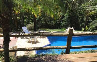 Imagem: A casa possui 4 Dormitórios, 1 Banheiro, 4000m² de Área e