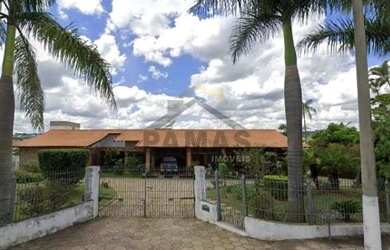 Imagem: A casa possui 4 Dormitórios, 5 Banheiros, 4 Vagas na garagem