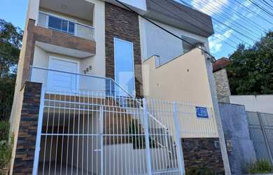 Imagem: A casa possui 3 Dormitórios, 3 Banheiros, 1 Vaga na garagem