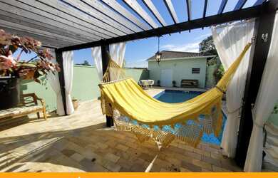 Imagem: A casa possui 3 Dormitórios, 5 Banheiros, 4 Vagas na garagem