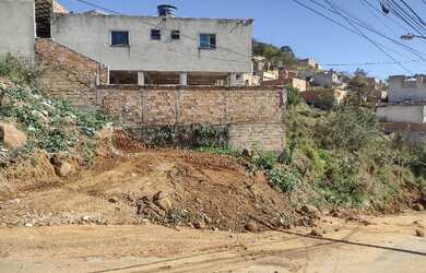 Imagem: O terreno possui 113m² de Área e está localizado em Castanheira