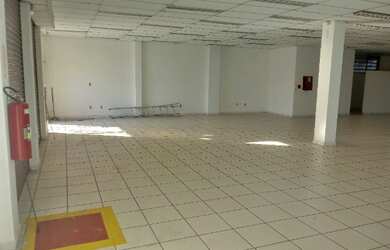 Imagem: O depósito possui 4 Vagas na garagem, 300m² de Área, Imóvel