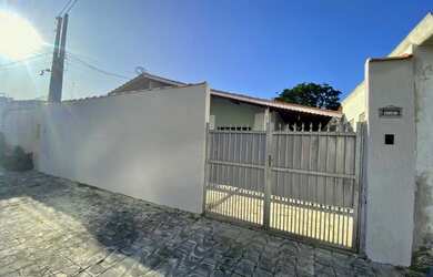 Imagem: A casa possui 2 Dormitórios, 1 Banheiro, 5 Vagas na garagem