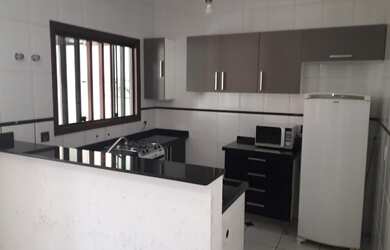 Imagem: A casa possui 2 Dormitórios, 2 Banheiros, 4 Vagas na garagem