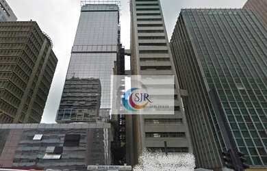 Imagem: O depósito possui 3 Vagas na garagem, 210m² de Área e está