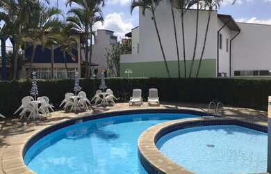 Imagem: A casa possui 3 Dormitórios, 2 Banheiros, 2 Vagas na garagem