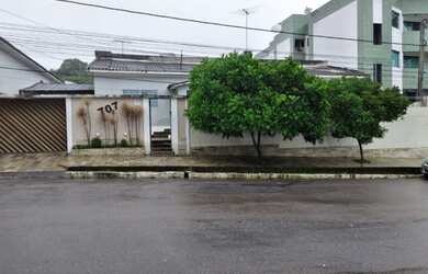 Imagem: A casa em condomínio possui 5 Dormitórios, 1 Banheiro, 3 Vagas