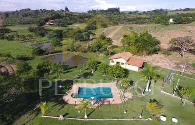 Imagem: A fazenda possui 500m² de Área e está localizado em Parque